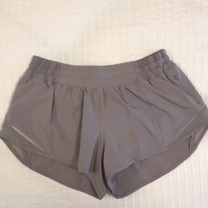 Lululemon Hotty Hot shorts 2.5”